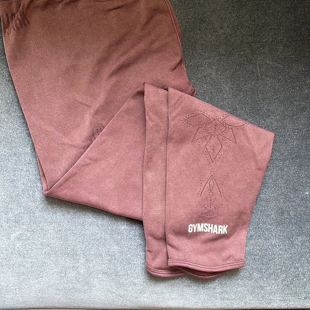 Cute Gymshark leggings.